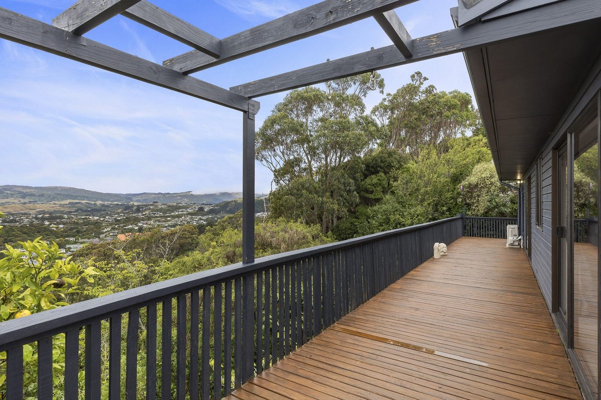 22 The Bollard, Whitby, Porirua - Carousel 1