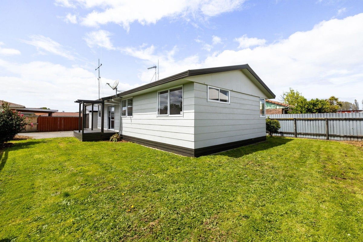 94B Clarkin Road, Fairfield, Hamilton - Carousel 3