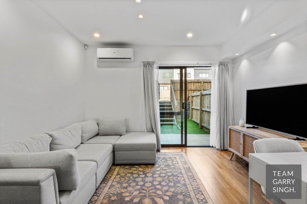 30 Picturesque Drive, Flat Bush, Auckland - Carousel 1