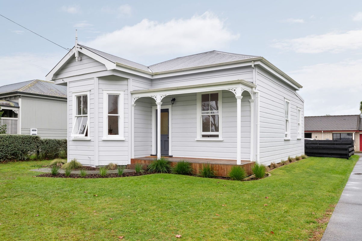 112 Galloway Street, Hamilton East, Hamilton - Carousel 2