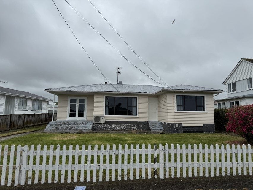 14 Adventure Street, Marfell, New Plymouth - Carousel 1
