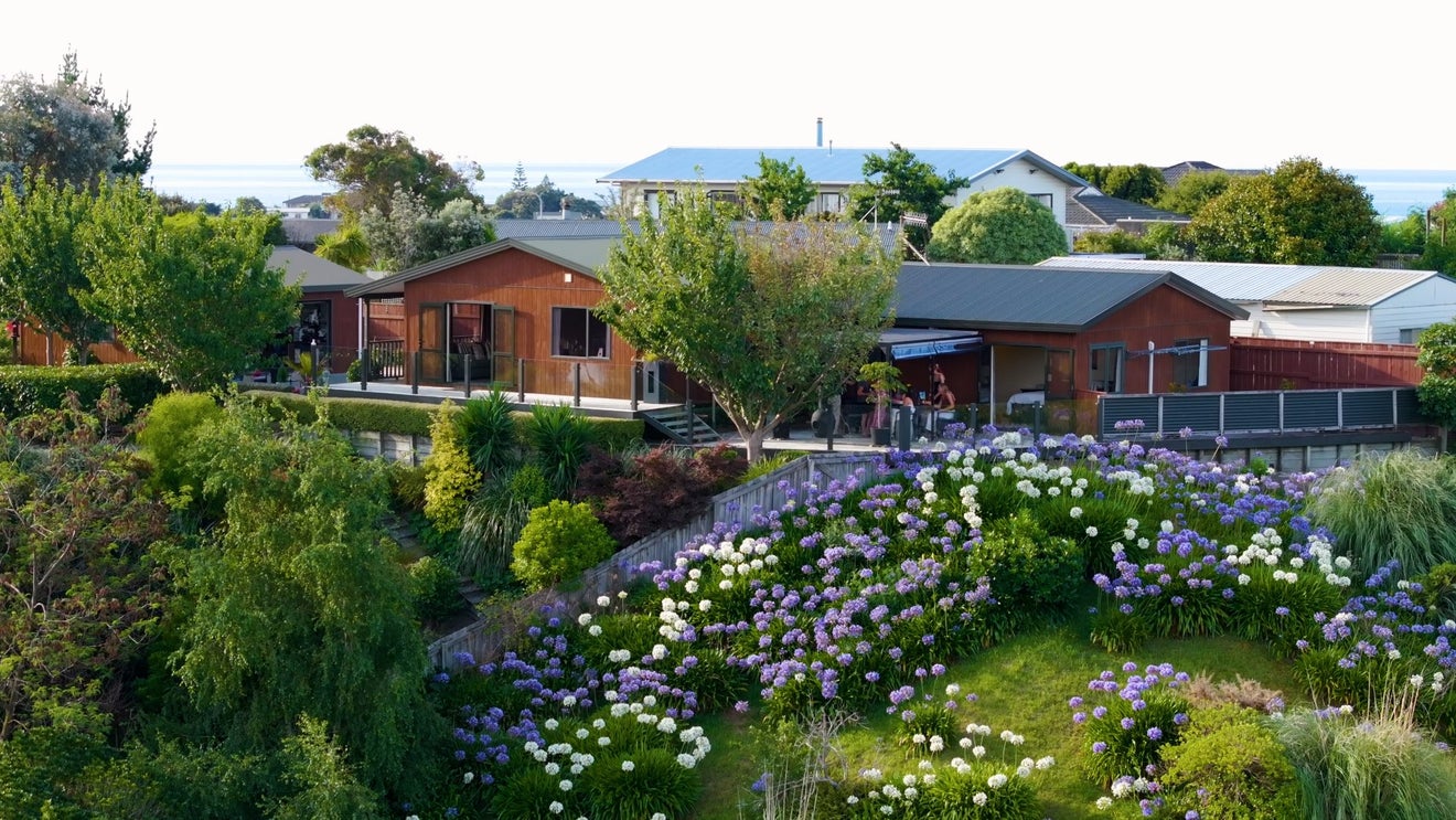 25 Pine Ridge Terrace, Waikanae Beach, Waikanae - Carousel 1