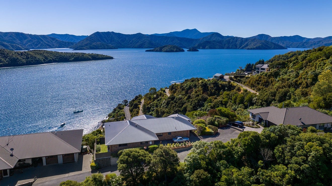 21 Marina View, WAIKAWA, PICTON - Carousel 2