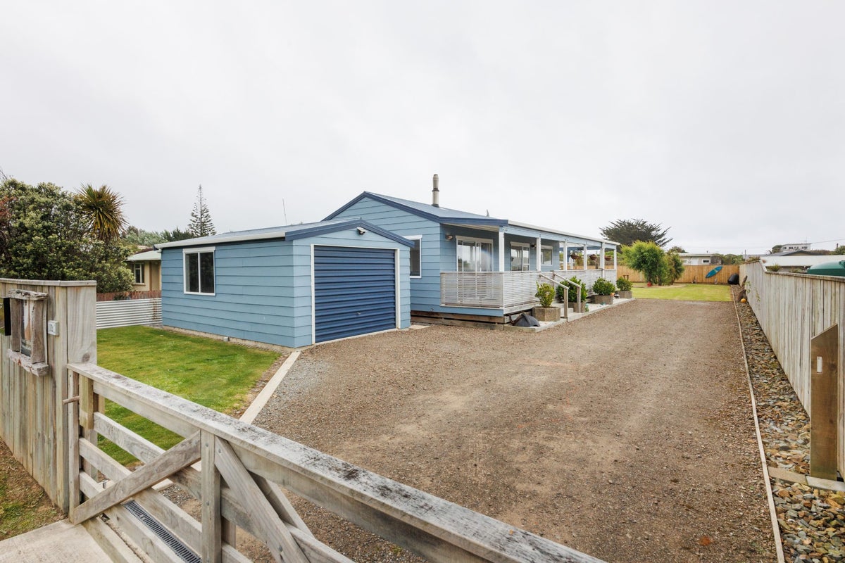 173 Kahukura Avenue, Waitarere Beach, Levin - Carousel 2
