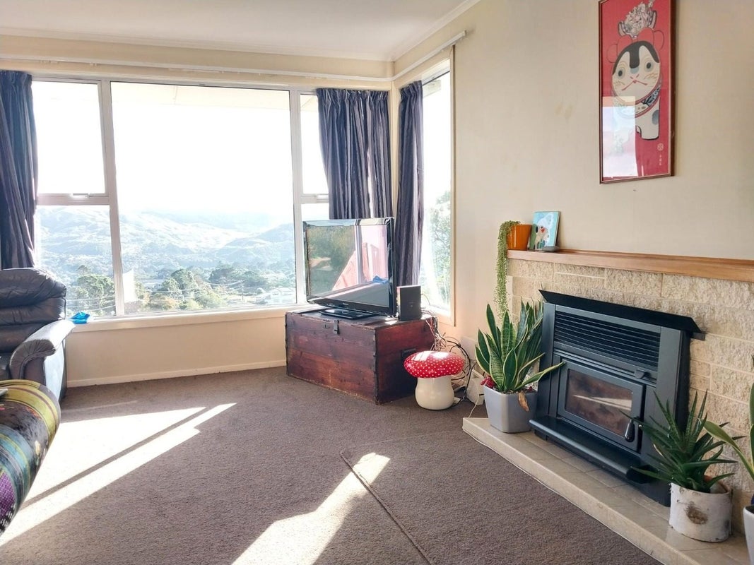 10 Paparangi Crescent, Paparangi, Wellington - Carousel 1