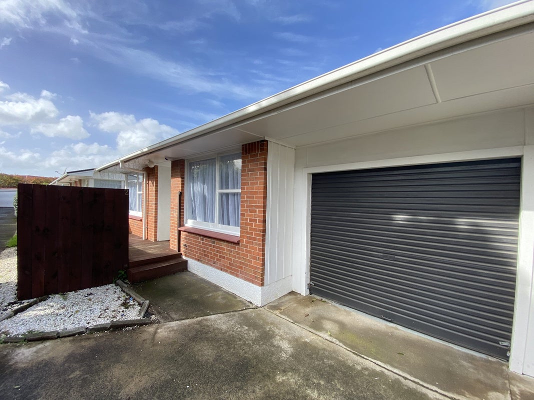 2/840 Manukau Road, Onehunga, Auckland - Carousel 1