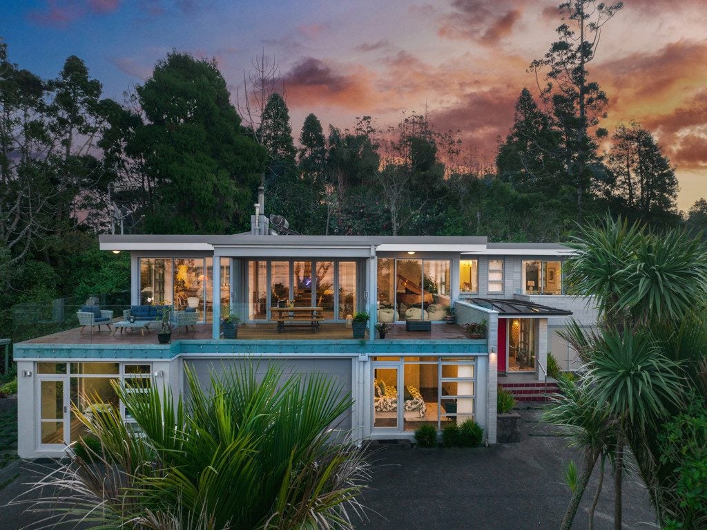43 Otitori Bay Road, Titirangi, Auckland - Carousel 1
