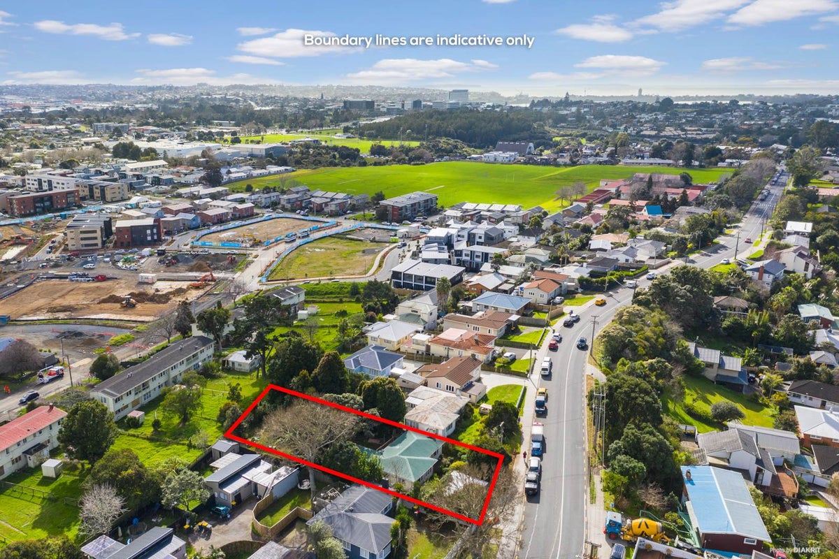 58 College Road, Northcote, Auckland - Carousel 1