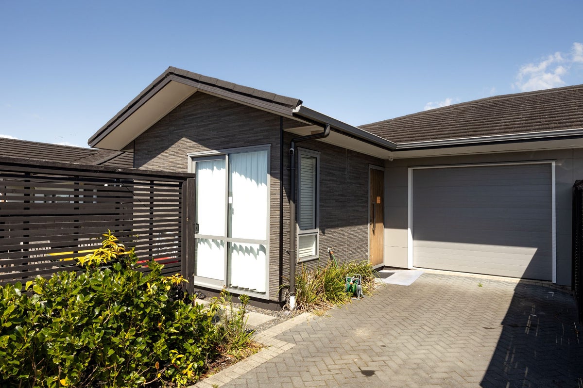 11A Yanicks Crescent, Fitzroy, Hamilton - Carousel 1