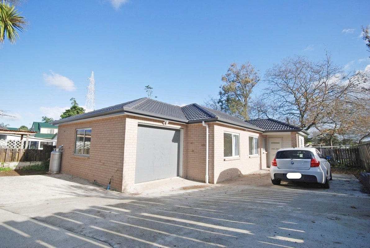 56A Titoki Street, Te Atatu Peninsula, Auckland - Carousel 1