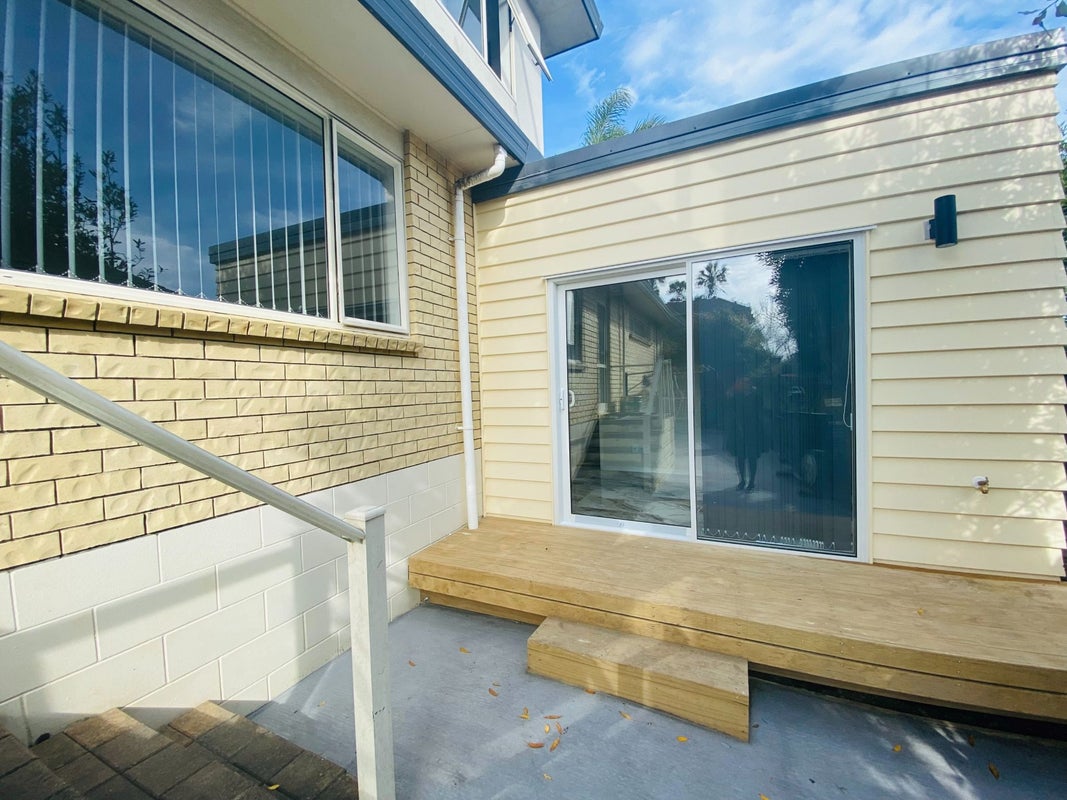 25 The Mews, Shamrock Park, Auckland - Carousel 1