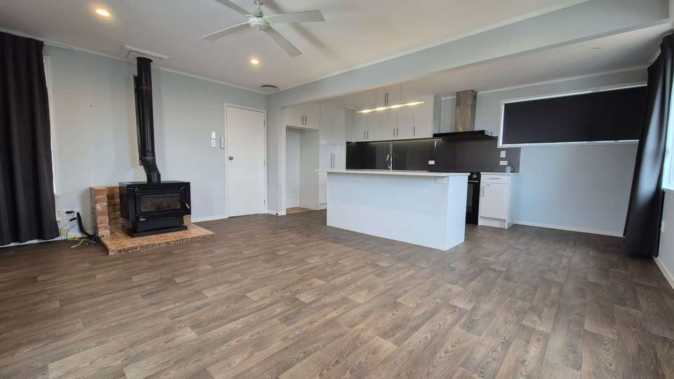 7 Win Grove, Hatfields Beach, Orewa - Carousel 2
