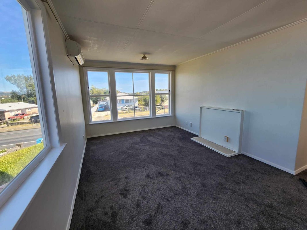 142A Warspite Avenue, Waitangirua, Porirua - Carousel 1