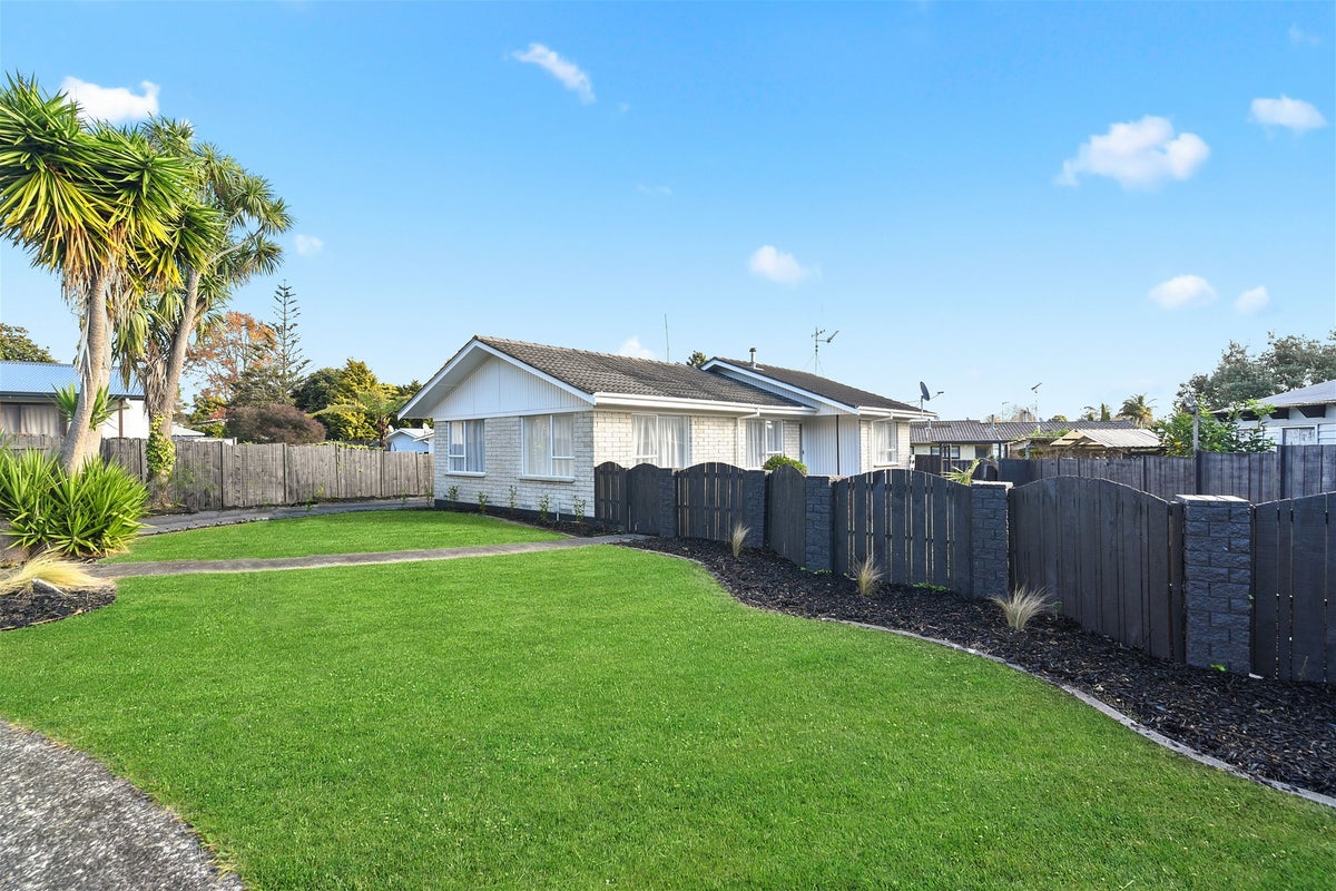 20 Cypress Crescent, Pukete, Hamilton - Carousel 1