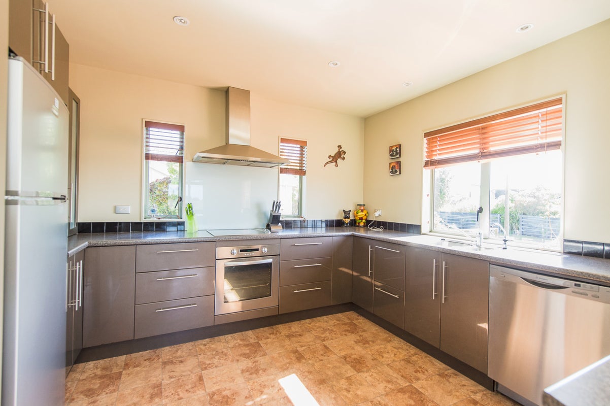 2 Diana Place, Otamatea, Whanganui - Carousel 2
