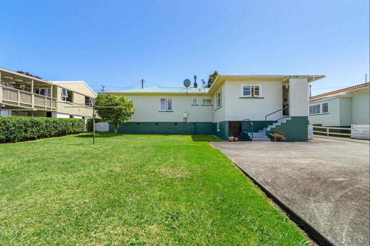 101 Clawton Street, Westown, New Plymouth - Carousel 25