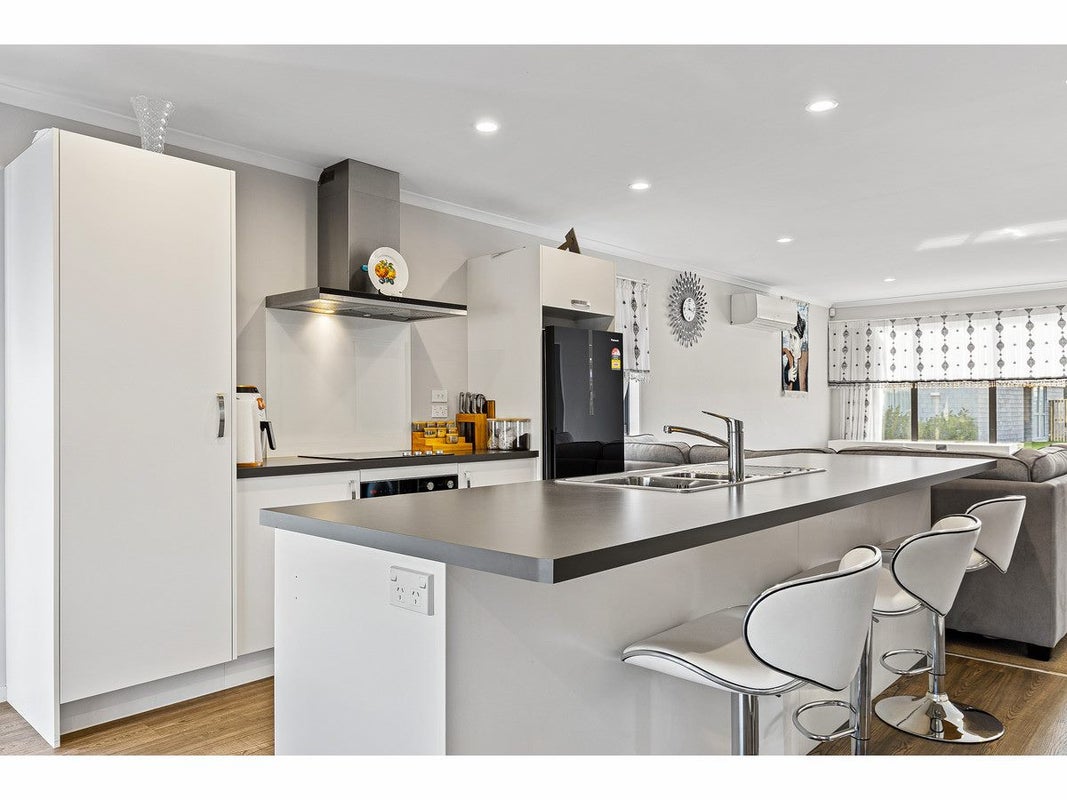 1 Tippet Crescent, Wigram, Christchurch - Carousel 2