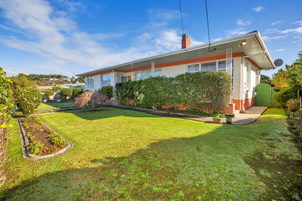 8 Hailes Road, Kamo, Whangarei - Carousel 21