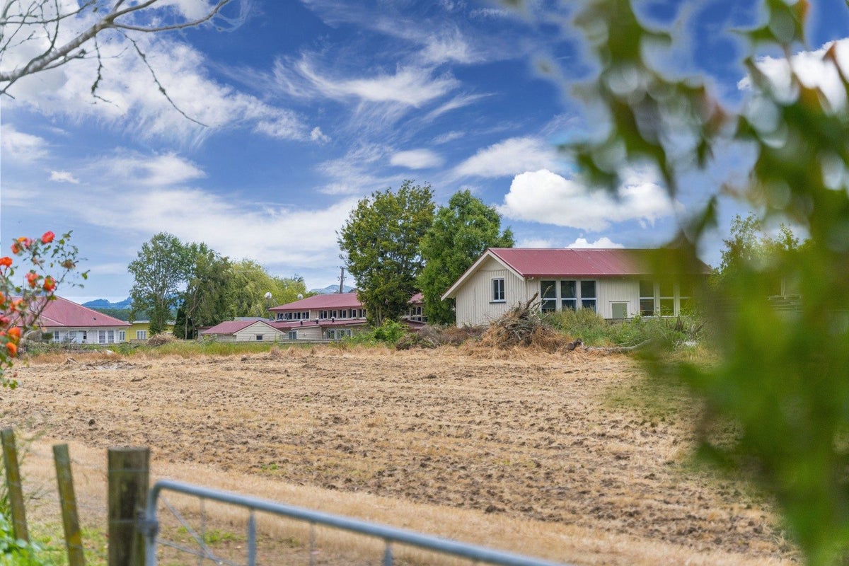 15 Earle Road, Reporoa - Carousel 2