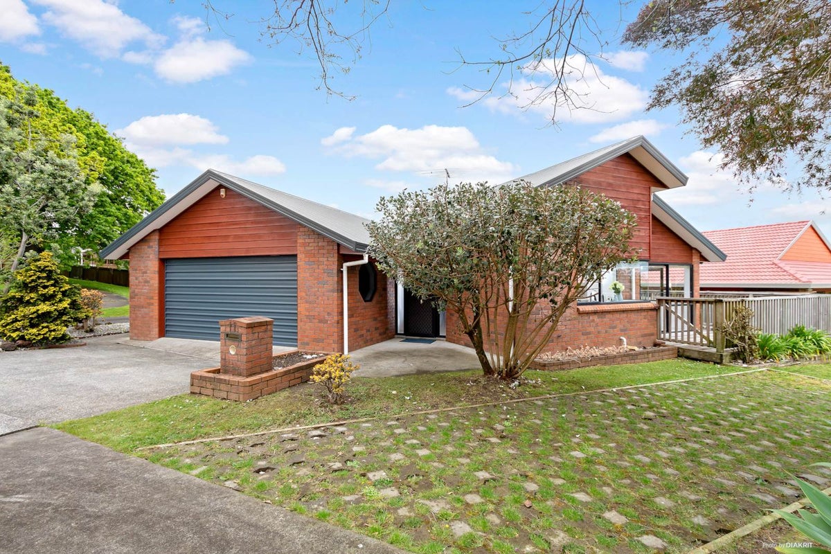 11 Lochend Place, Highland Park, Auckland - Carousel 2