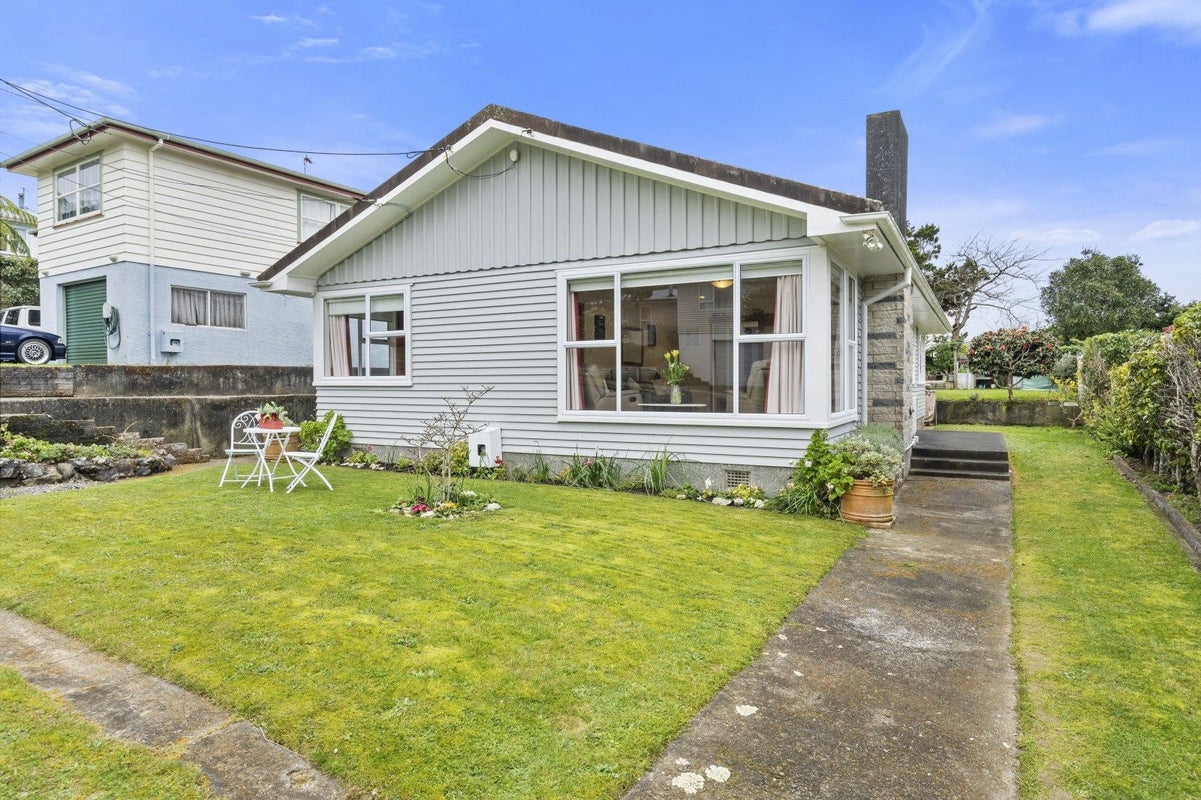 12 Saint Johns Terrace, Tawa, Wellington - Carousel 16