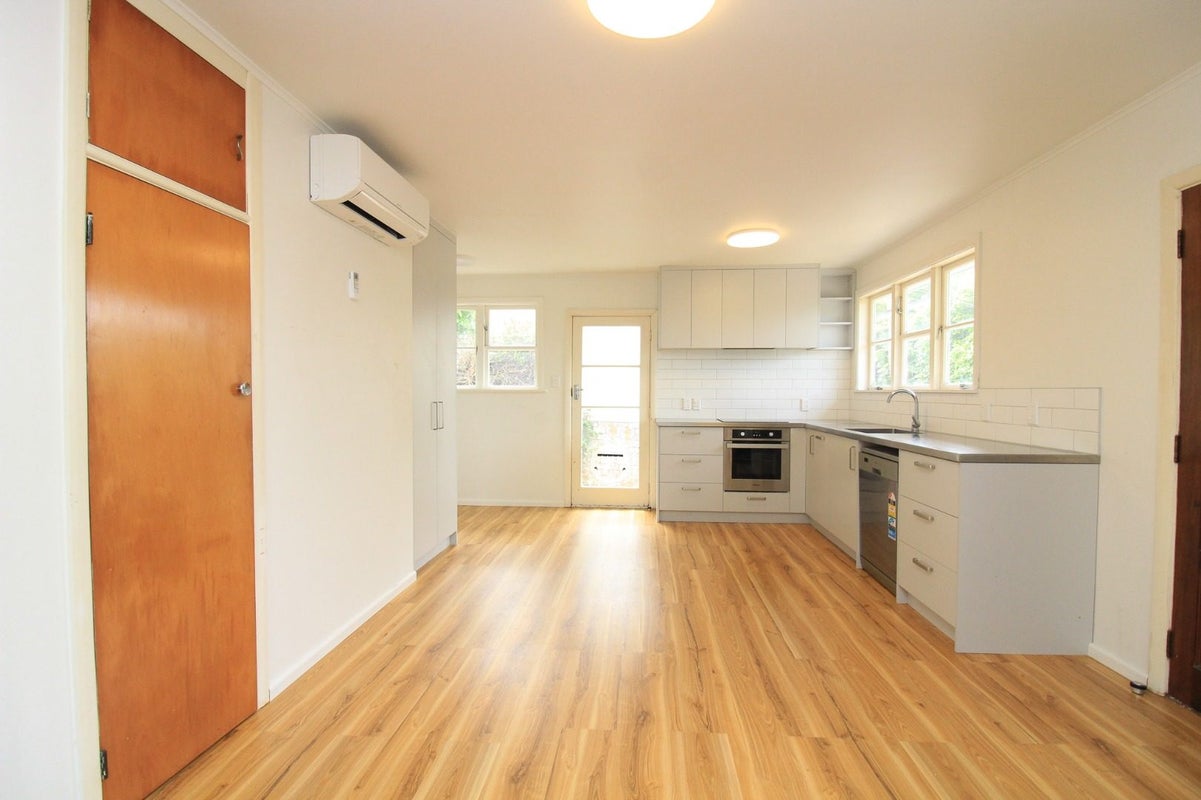 28 Arapiko Street, Johnsonville, Wellington - Carousel 1