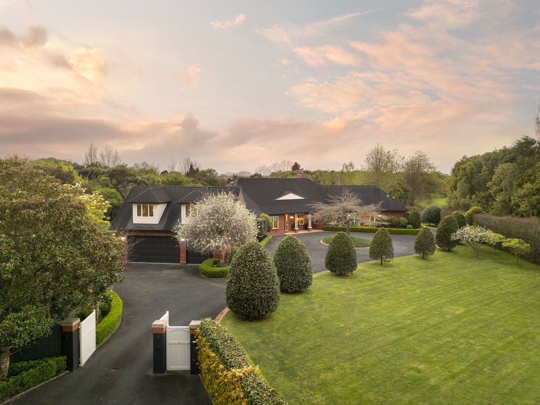 77 Harrowfield Drive, Harrowfield, Hamilton - Carousel 1