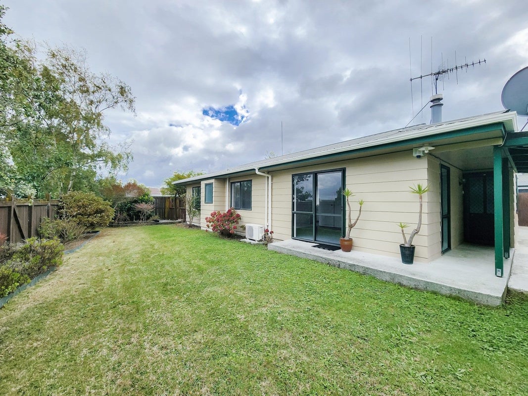 2 Lydia Place, Kelvin Grove, Palmerston North - Carousel 1