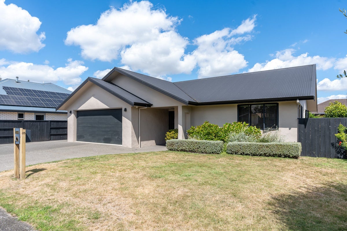 35 Haswell Place, Huntington, Hamilton - Carousel 1