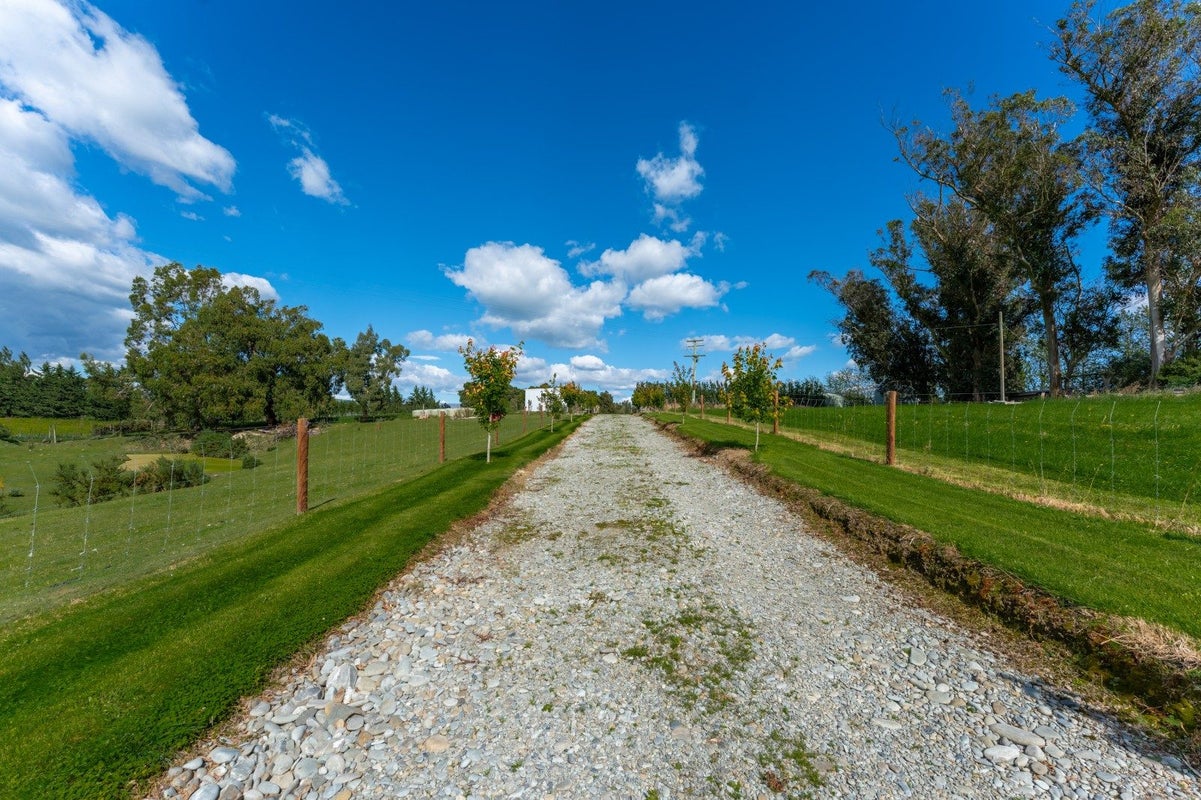 20 Sutherlands Road, Sutherlands - Carousel 11
