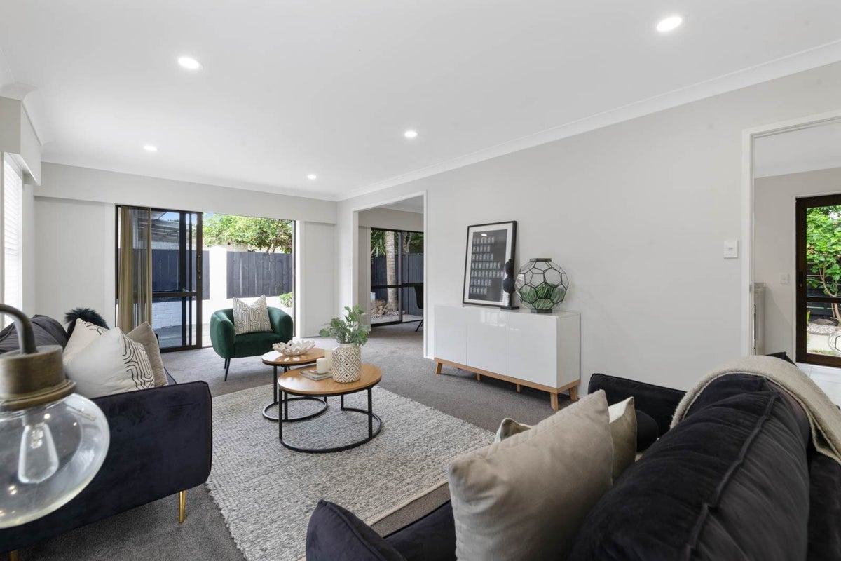 2/22 Beaumaris Way, Conifer Grove, Takanini - Carousel 2