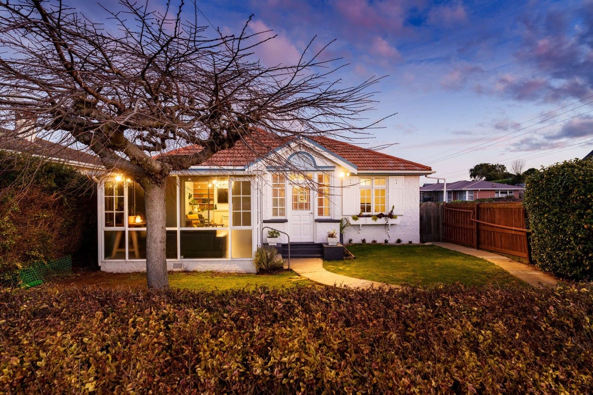 19 Mornington Road, Balaclava, Dunedin - Carousel 2