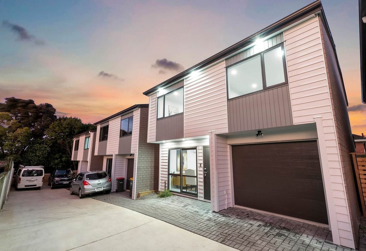 664B Pakuranga Road, Howick, Auckland - Carousel 1