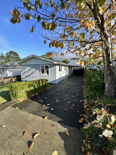 4 Waimarama Grove, Birchville, Upper Hutt - Carousel 1