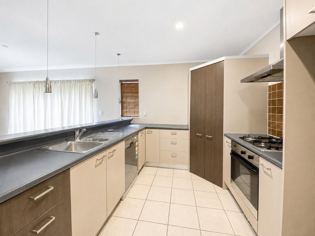 11 Annaby Drive, Northwood, Christchurch - Carousel 2