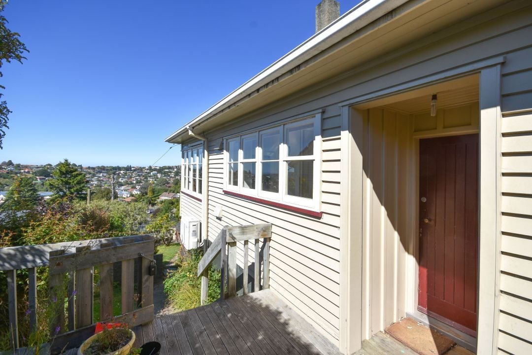 39 Prospect Bank, Wakari, Dunedin - Carousel 1