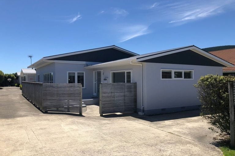 7C Mclellan Street, Tawa, Wellington - Carousel 1