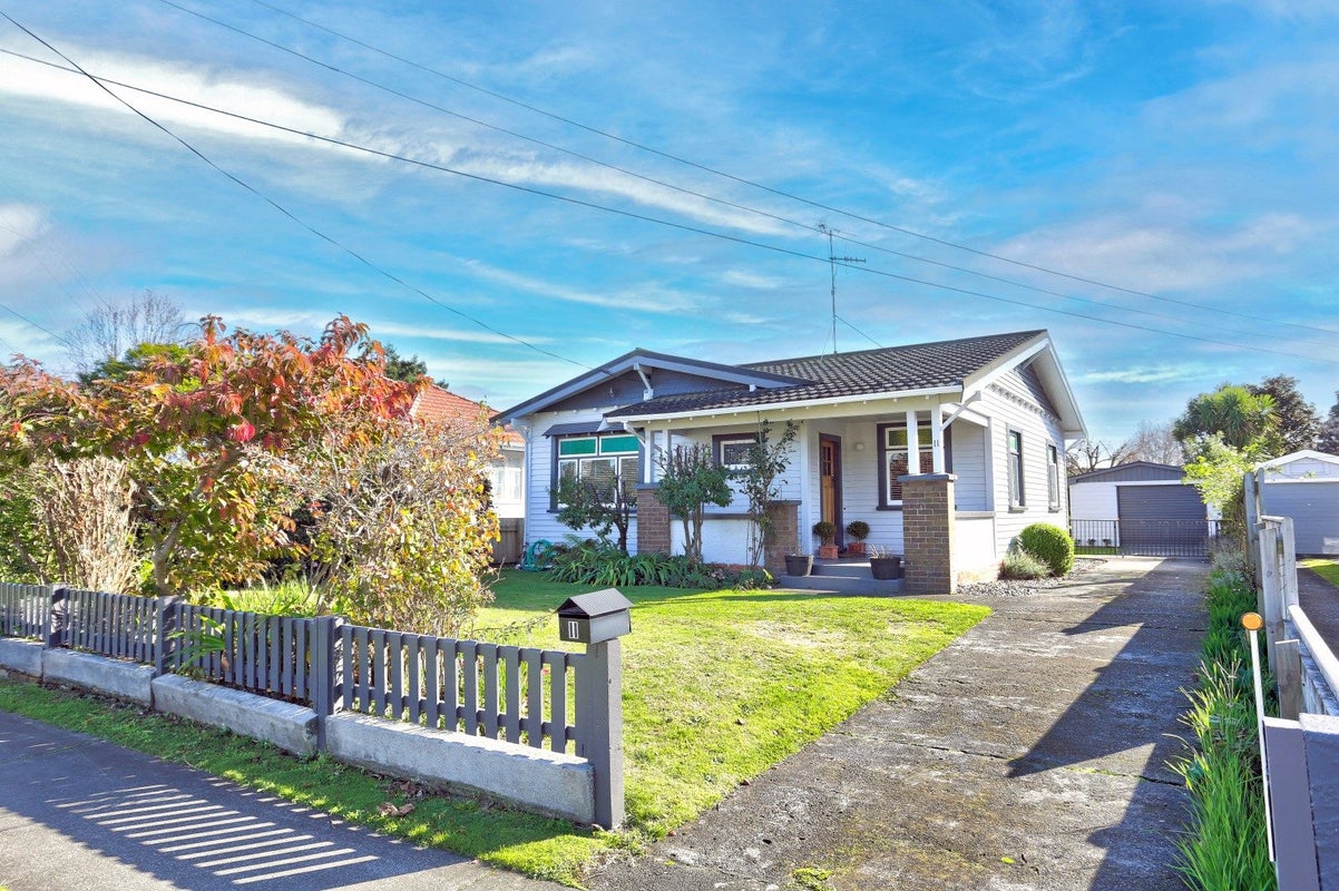 11 Willis Street, Whanganui East, Whanganui - Carousel 1