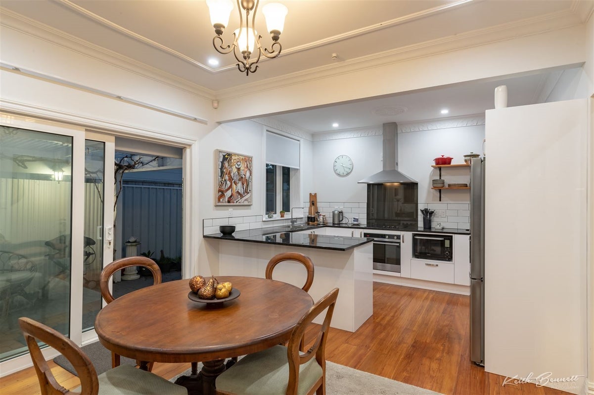 155 The Esplanade, Petone, Lower Hutt - Carousel 1