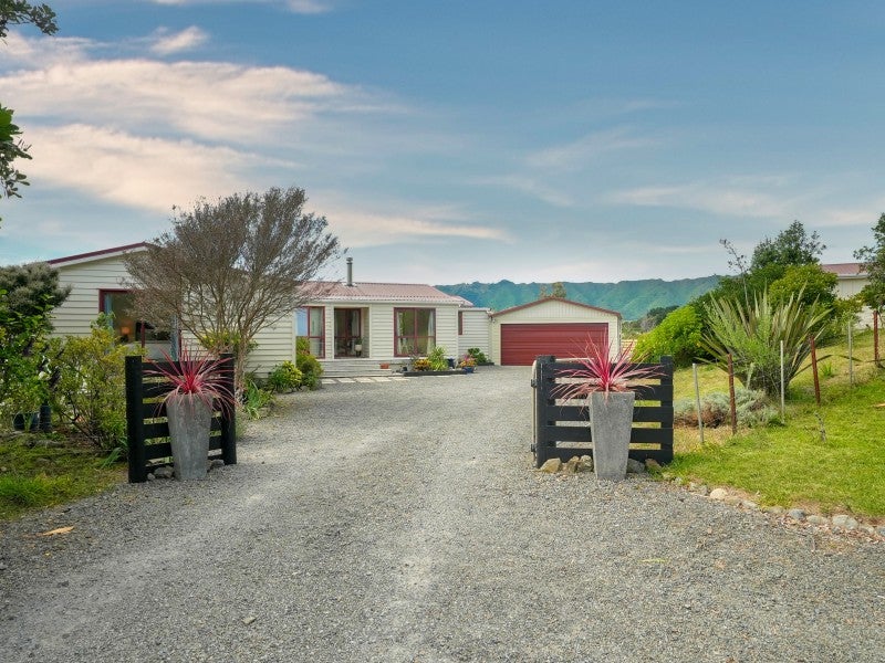 72 Rutherford Drive, Waikanae Beach, Waikanae - Carousel 2