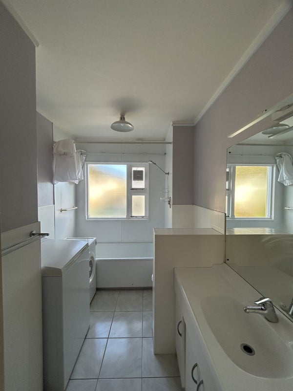 7/2 Scarborough Terrace, Mount Victoria, Wellington - Carousel 2