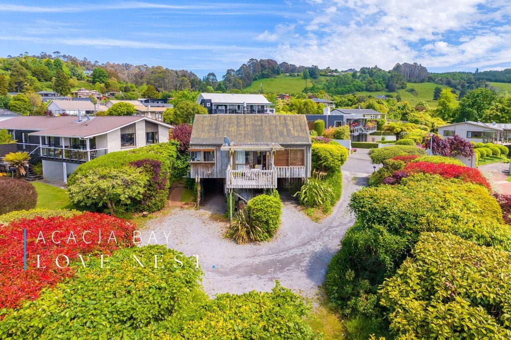 10 Dorothy Drive, Acacia Bay, Taupo - Carousel 2