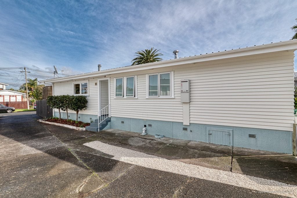 11 Meredith Street, Blockhouse Bay, Auckland - Carousel 2
