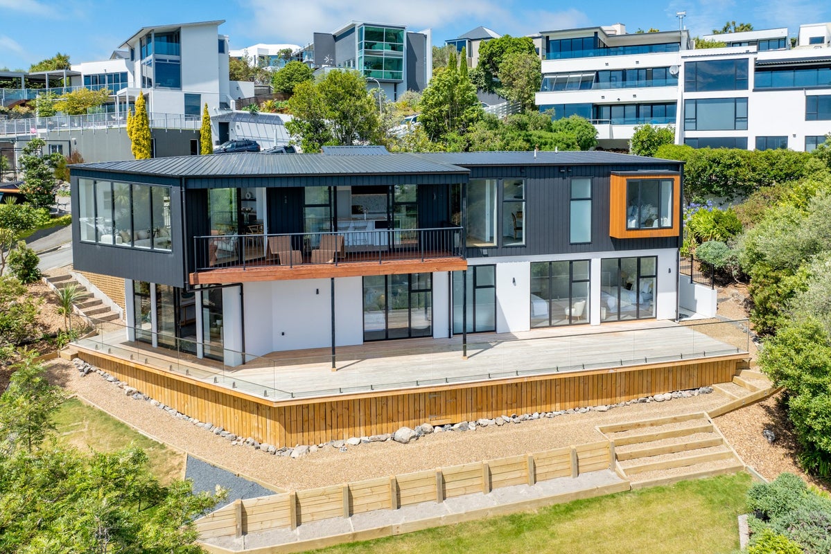 15 Inverness Lane, Redcliffs, Christchurch - Carousel 2