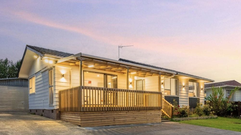 75 Te Irirangi Drive, Clover Park, Auckland - Carousel 1