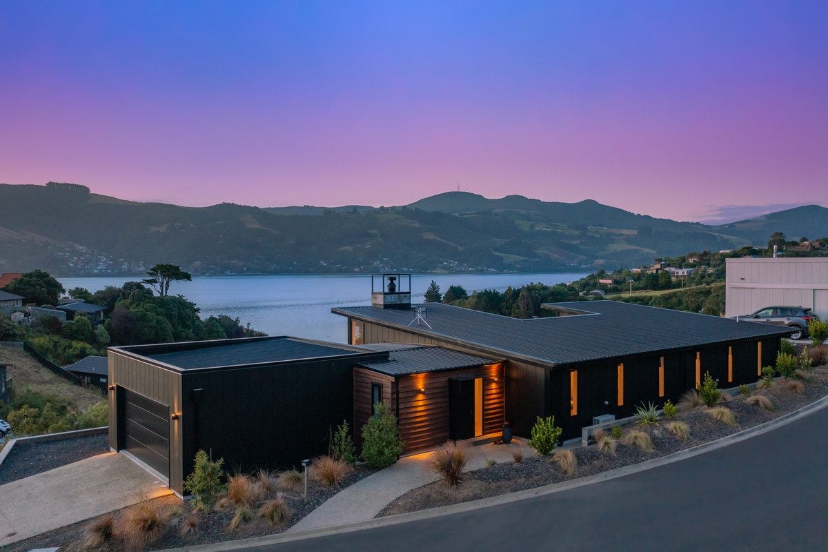 92 Mission Cove, Company Bay, Dunedin - Carousel 1