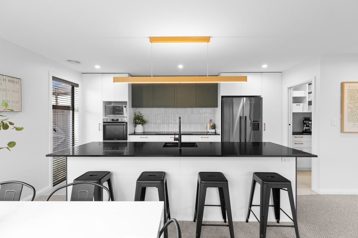 7 Gratitude Way, Kelvin Grove, Palmerston North - Carousel 2
