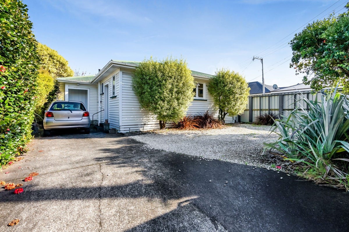 2 Awanui Street, Merrilands, New Plymouth - Carousel 2