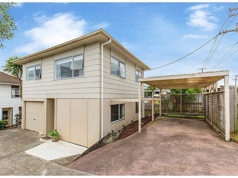 1/52 Arran Road, Browns Bay, Auckland - Carousel 1