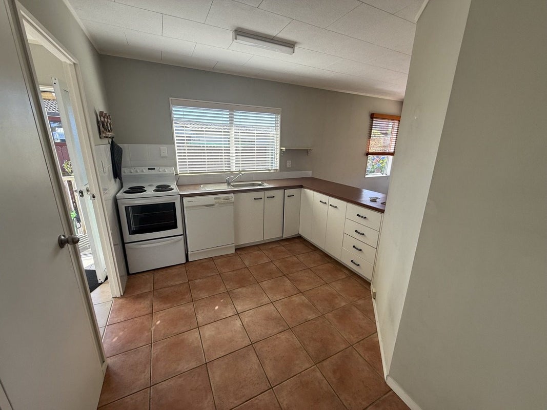 3 Rosemead Place, Randwick Park, Auckland - Carousel 2